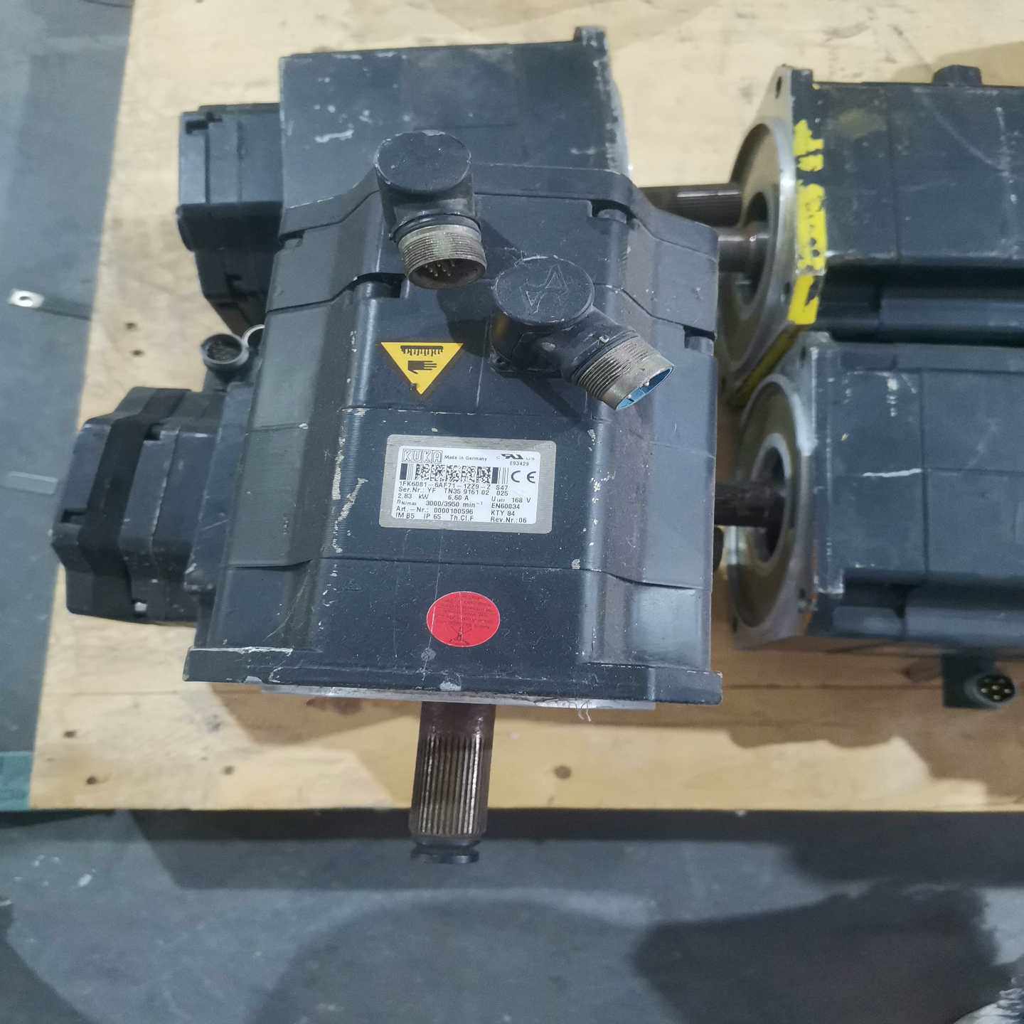 1FK6081-6AF71-1ZZ9-Z库卡电机，成色如询价
