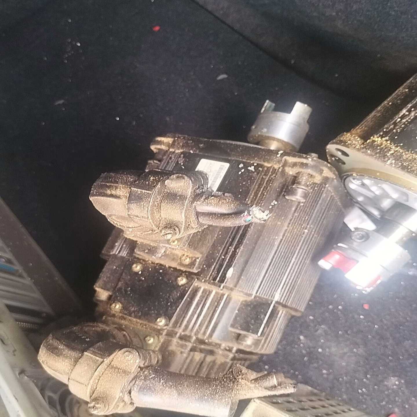 安川SGMGH-09ACA6C带抱阀伺服电机，安川2系0.8--议价商品