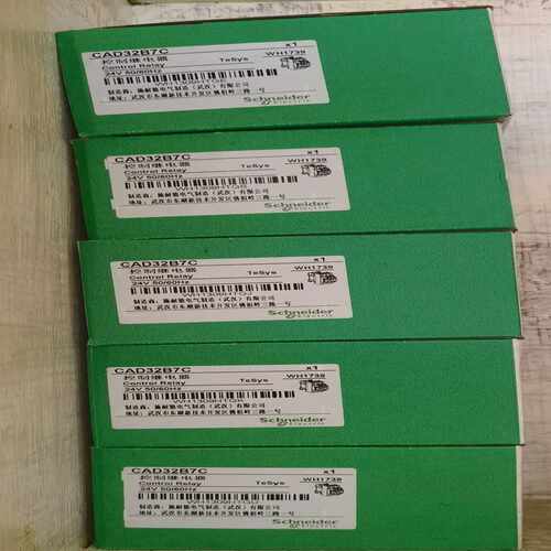 接触器CAD32B7C，AC24V，共5个。询价
