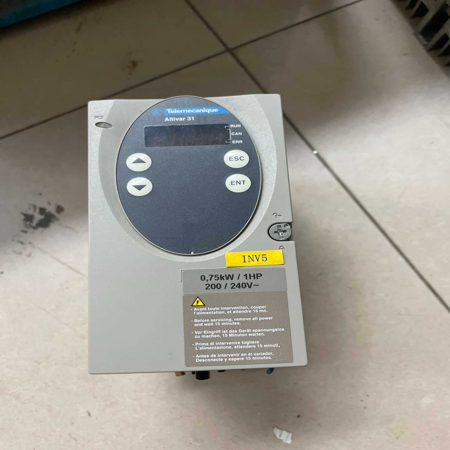 施耐德变频器ATV31H075M3X0.75KW220--议价商品