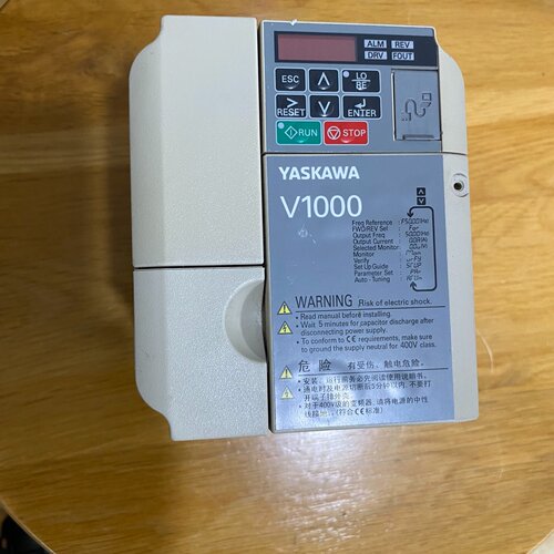 询/安川变频器型号CIMRVB4A0004BBA实物图拍摄