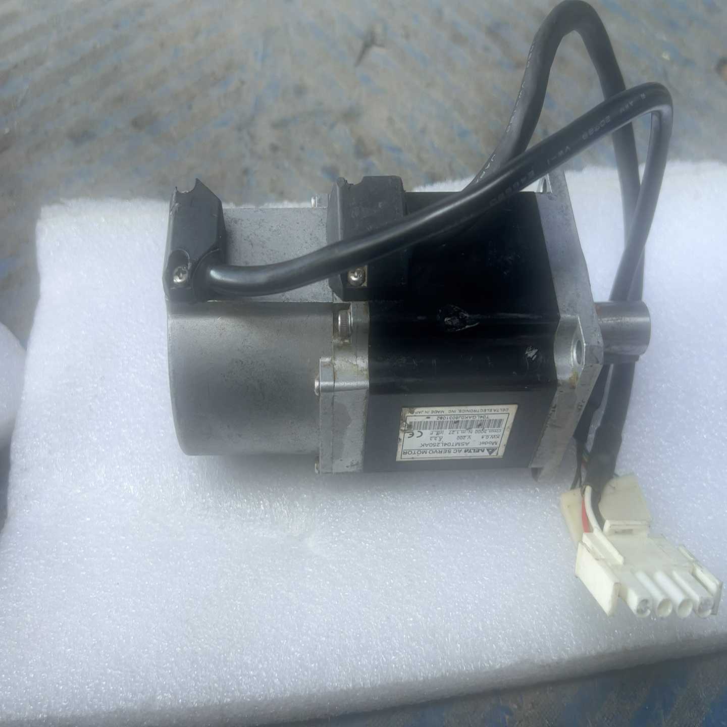 台达电机ASMT04L250AK400W成色7成新功;议价