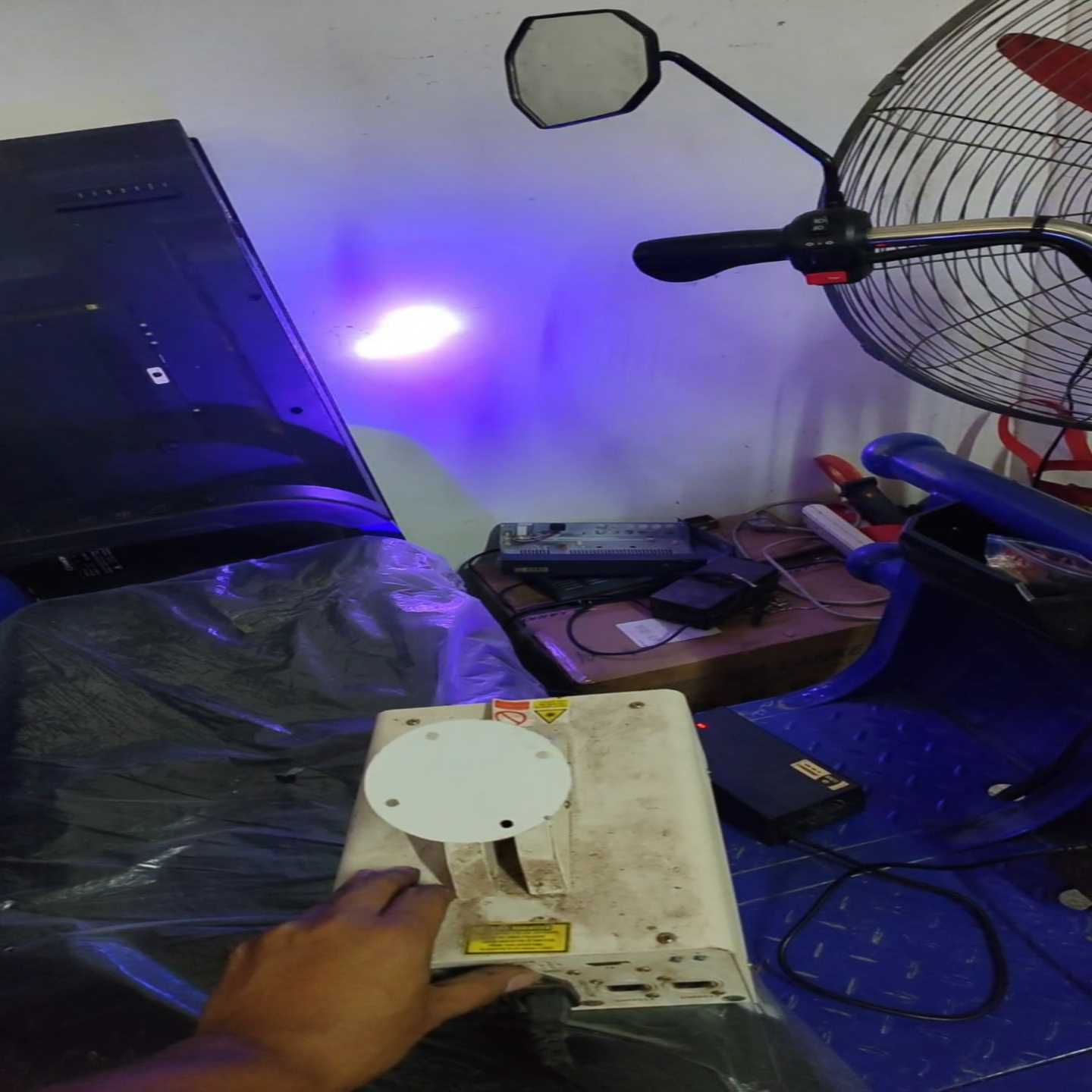 优易激光图案灯,型号YE-DH1000A,功能完好,适合KT-询价客服