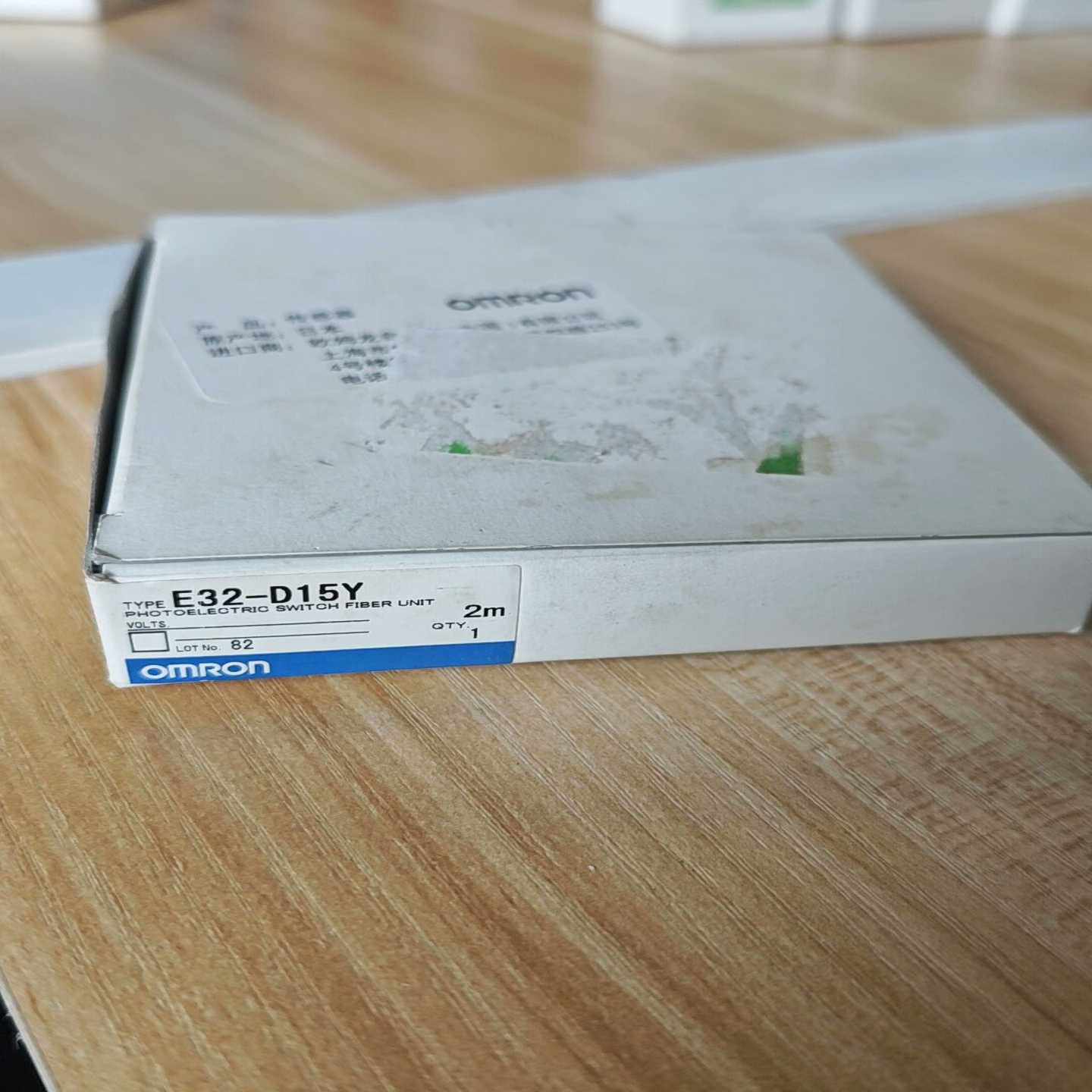 欧姆龙E32-D15Y光纤传感器，2米长度，原装带包装盒-议价