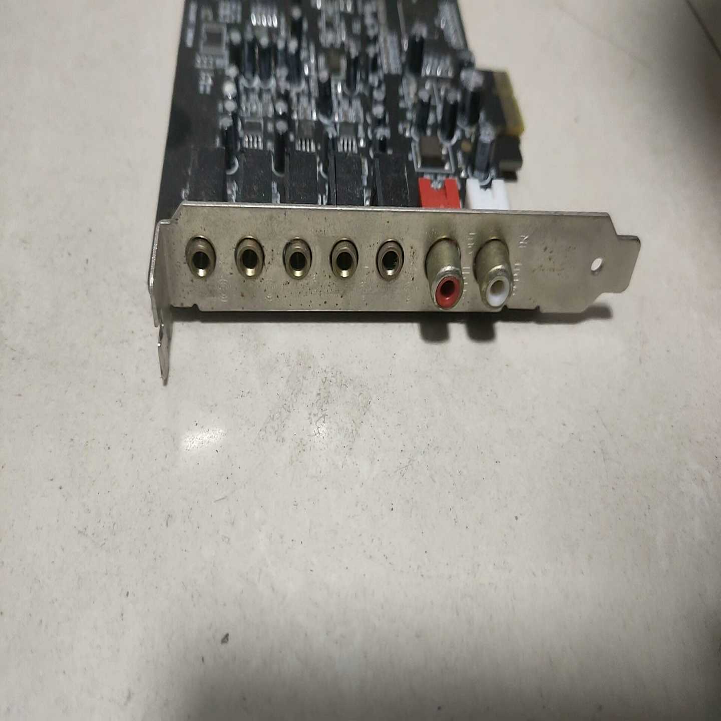 议价拆机sb0105声卡，卡碰掉了电容，不能使用，实