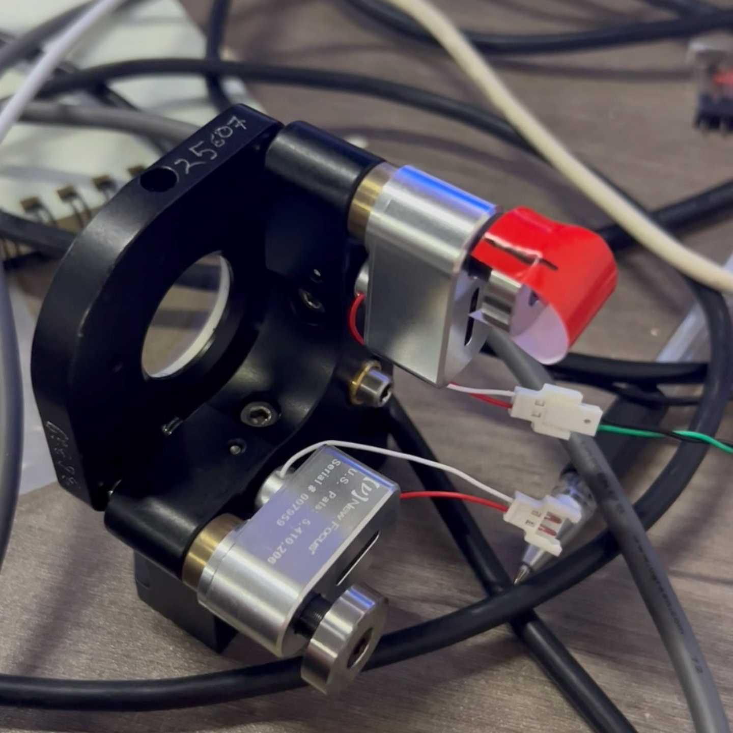 newfocus压电镜架，picimotor，白色真空版询价