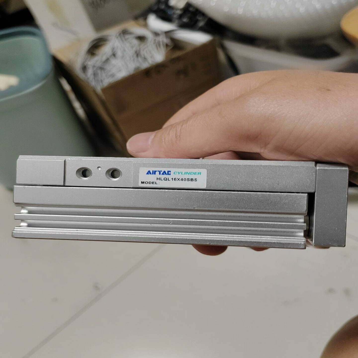 HLQL16X40SBS亚德客滑台气缸，成色如图，功能正常