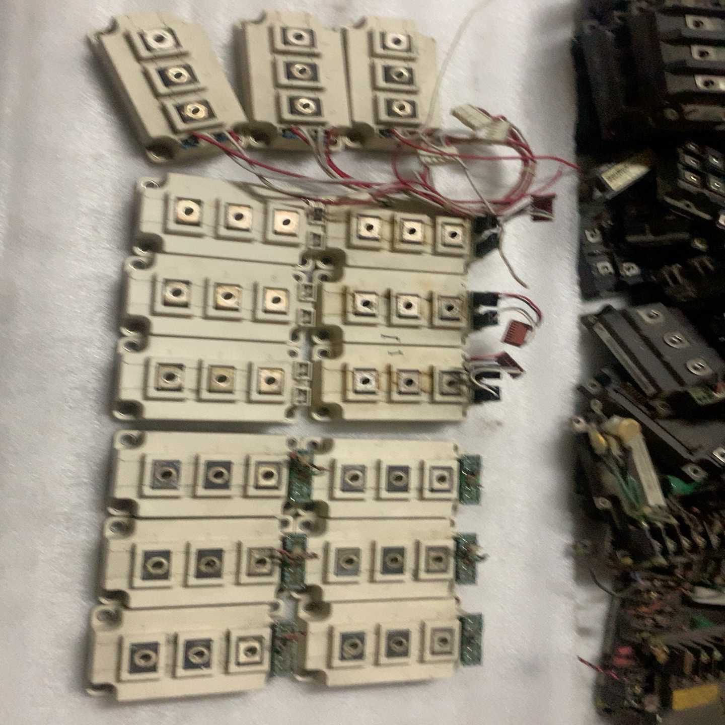 英飞凌FF200RKT3/KE3;BSM200GB120DL询价