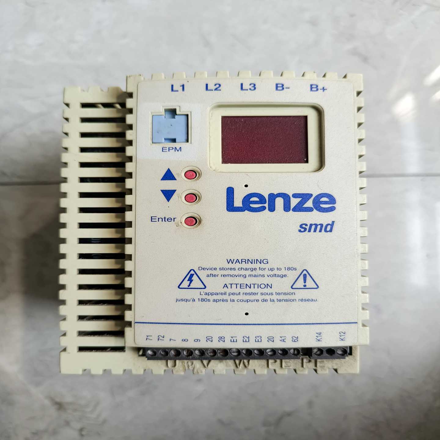 变频器5.5KWESMD552L4TXA原装，已