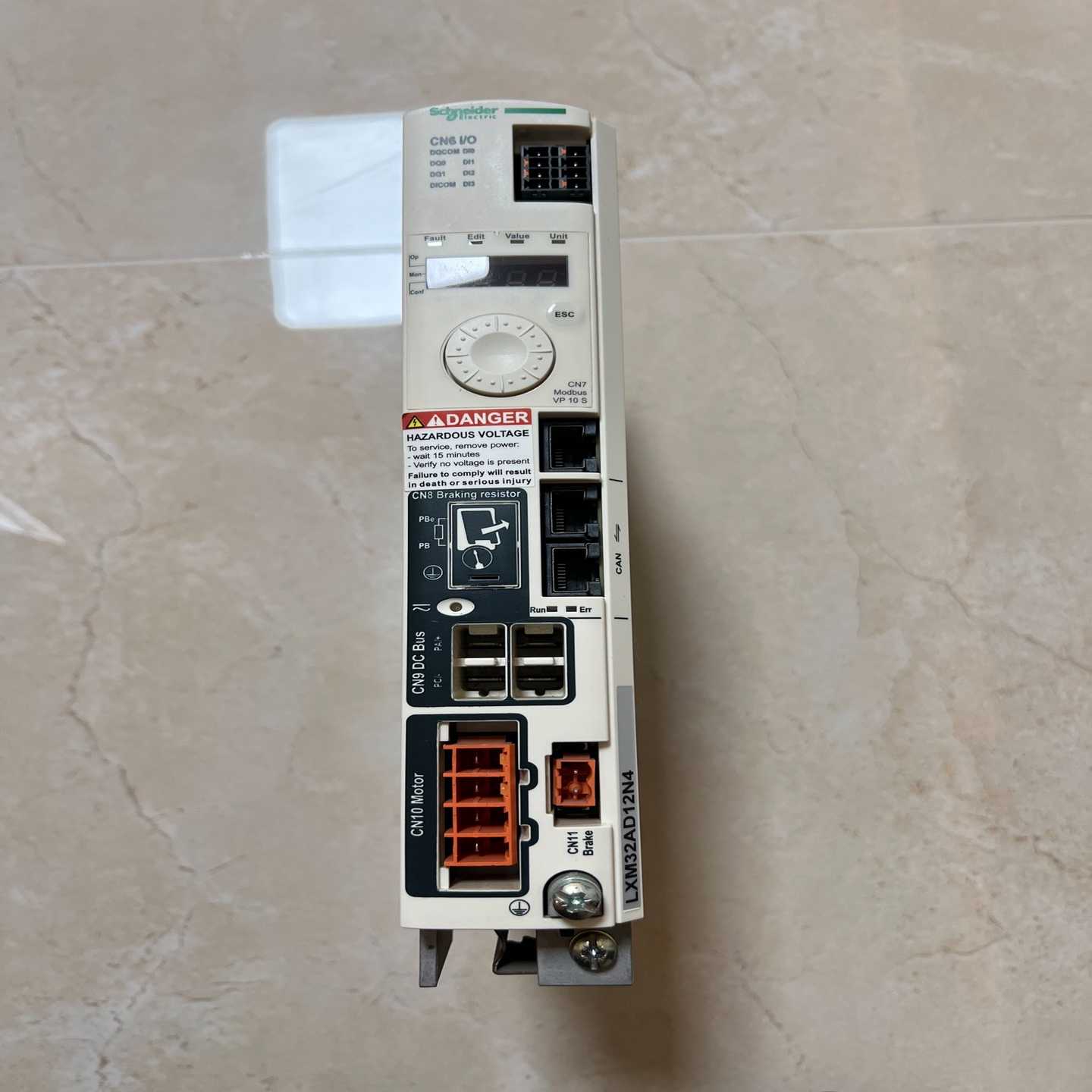 施耐德伺服驱动器LXM32AD12N4，有需要联系功能包好。--议价商品