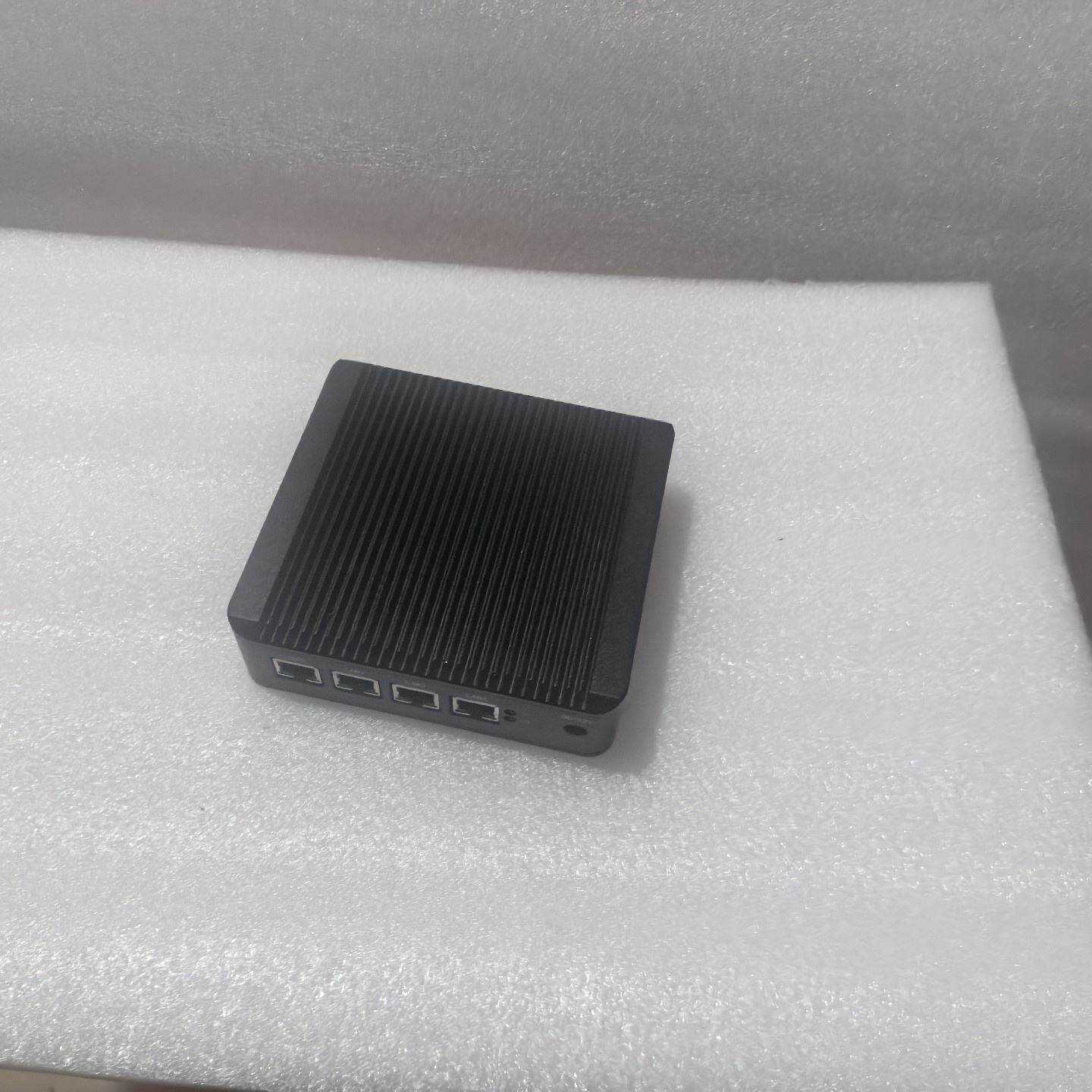 j1900软路由主机，四网口工控机，四个千兆网口，实图片-询价