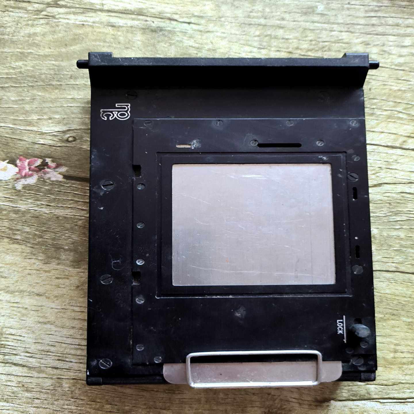 撕拉片哈苏V口后背，正常使用痕迹，实物拍照。（地坛设备）