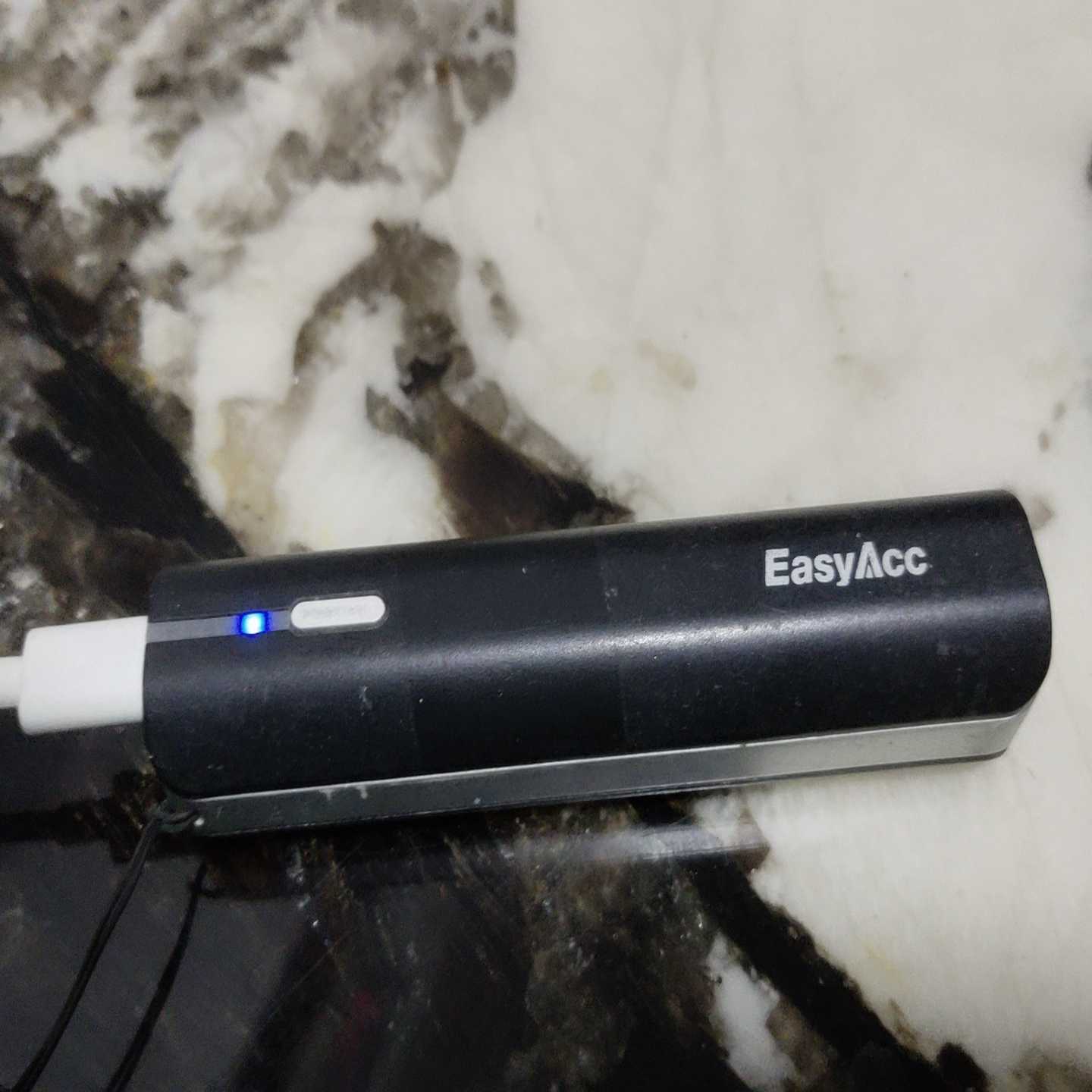 询价美国直购EasyAcc3000毫安时小型外置充电电池(充电