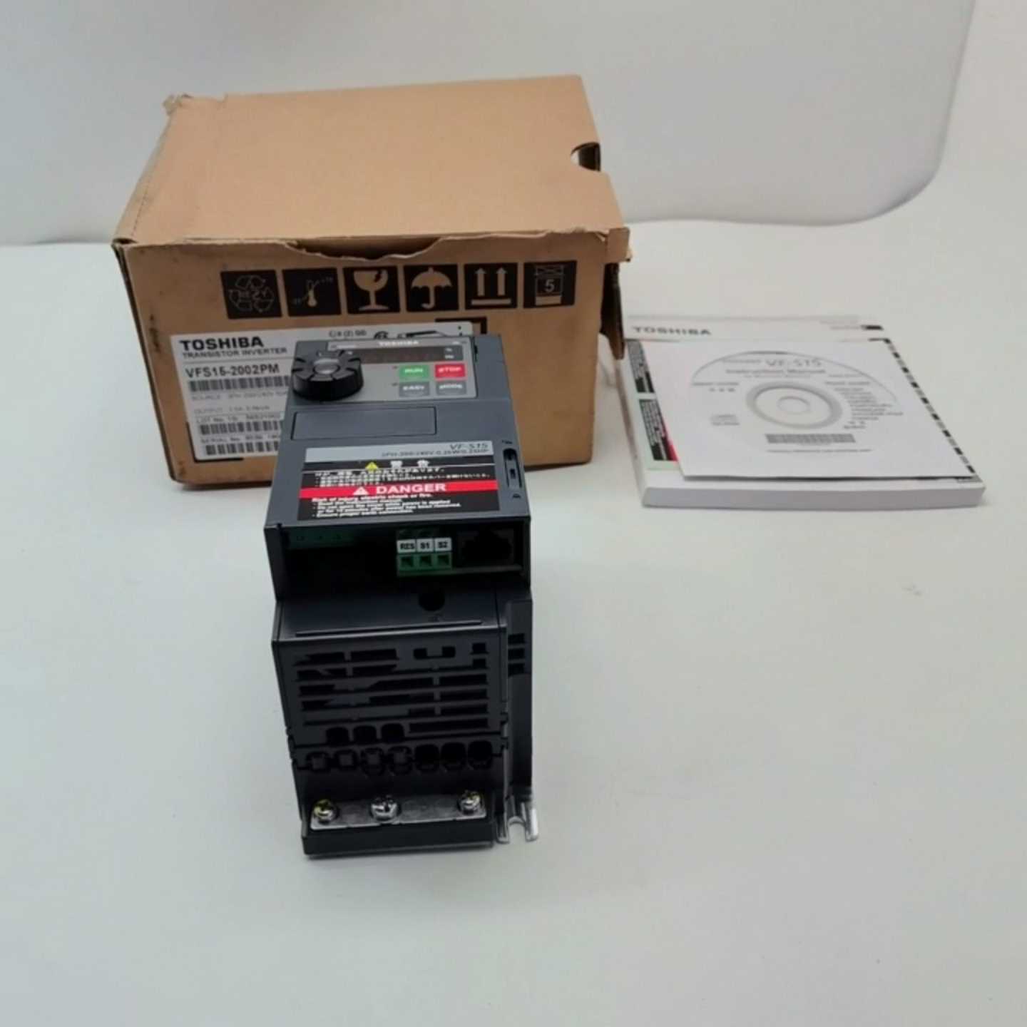 询价东芝VFS15-2002PM变频器，全新原装，0.2KW/2