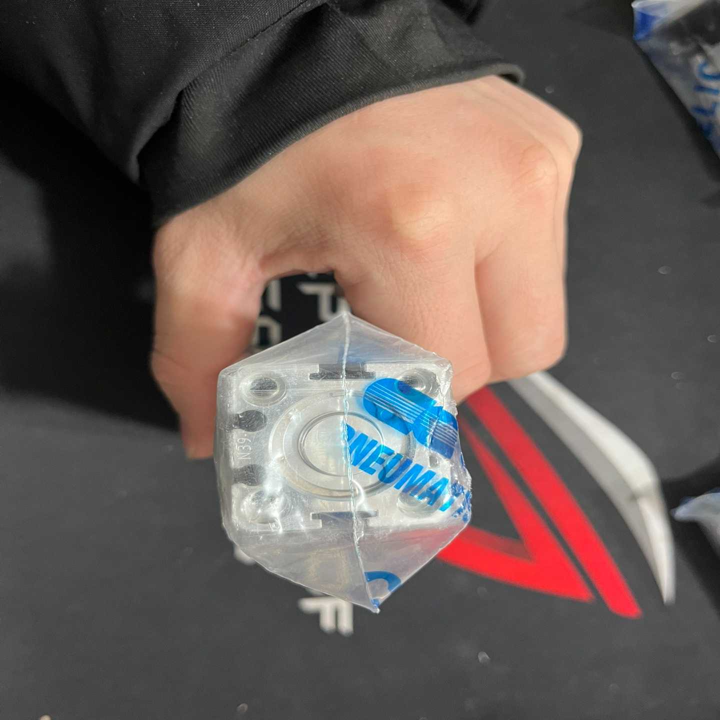 询价气立可JD2065BS，全新未拆封。议价，有兴趣的朋友可以