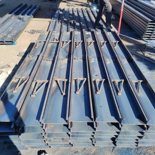 挡板模具新型路基模具混凝土防撞墙钢模板工地施工道路路面高速路