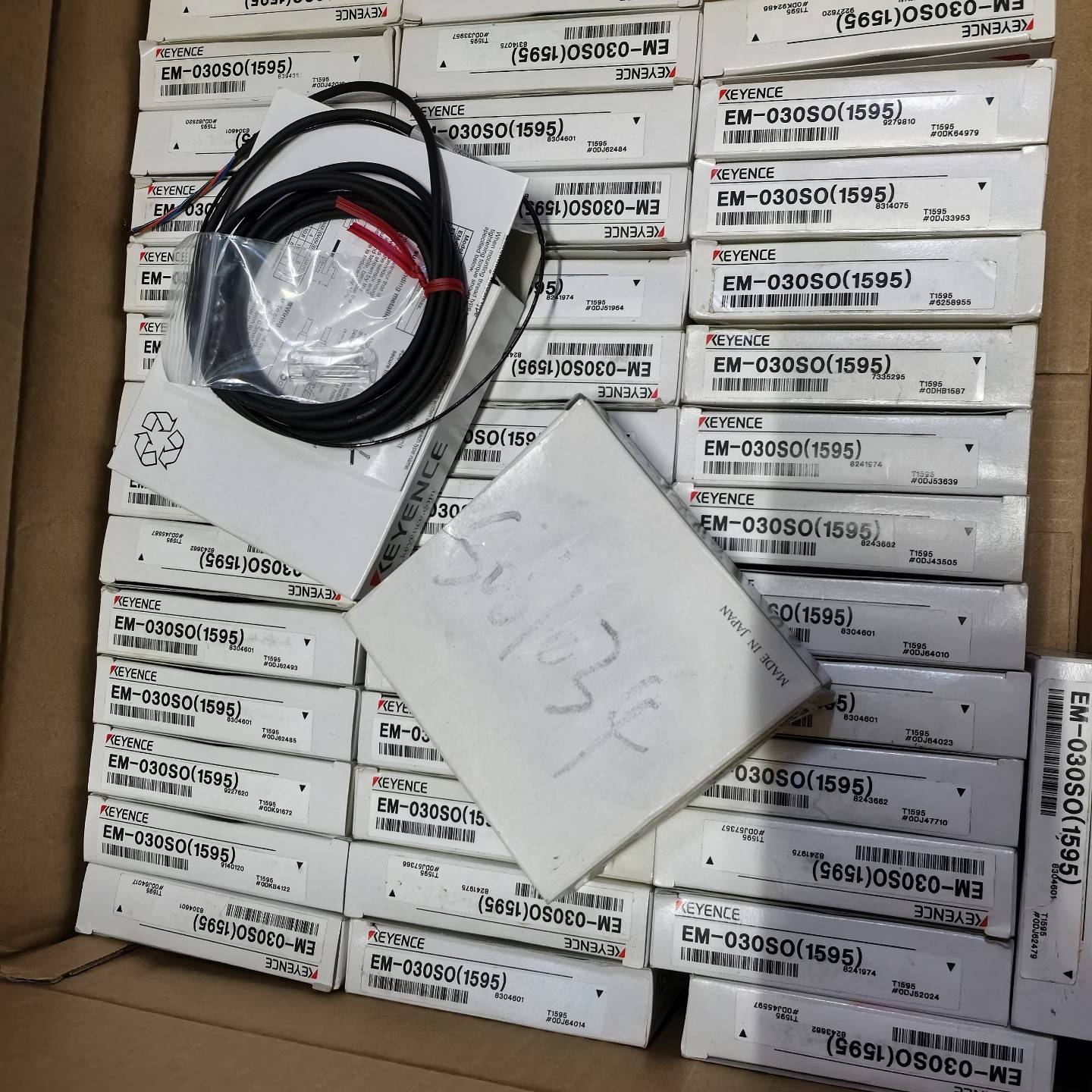 （议价)议价全新正品基恩士EM-030SO1595近接传感