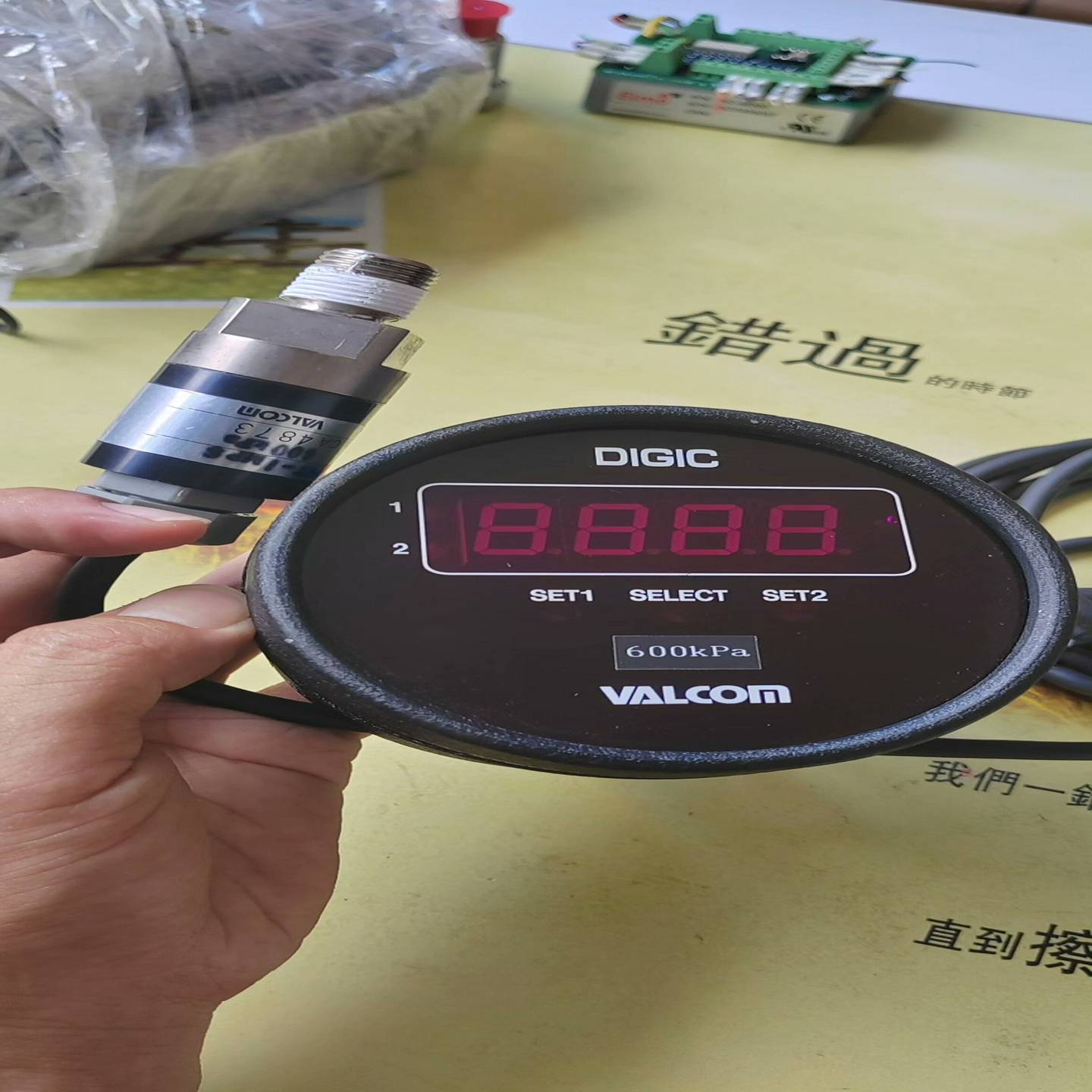 VALCOM压力表VPC-P-600KPa，另加一个压力传感适用