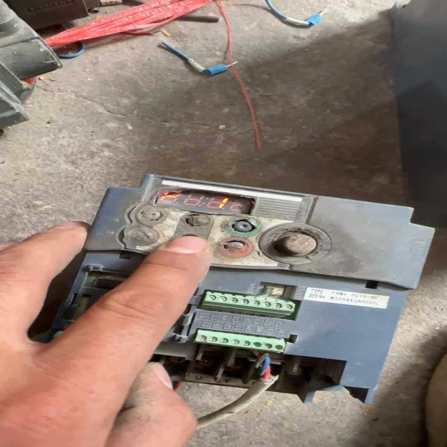 都市变频器1.5千瓦，，面板被气割烤过，不影响使用询价,3C数码配件,其它配件,淘宝优惠券,粉丝福利购,淘宝优惠卷