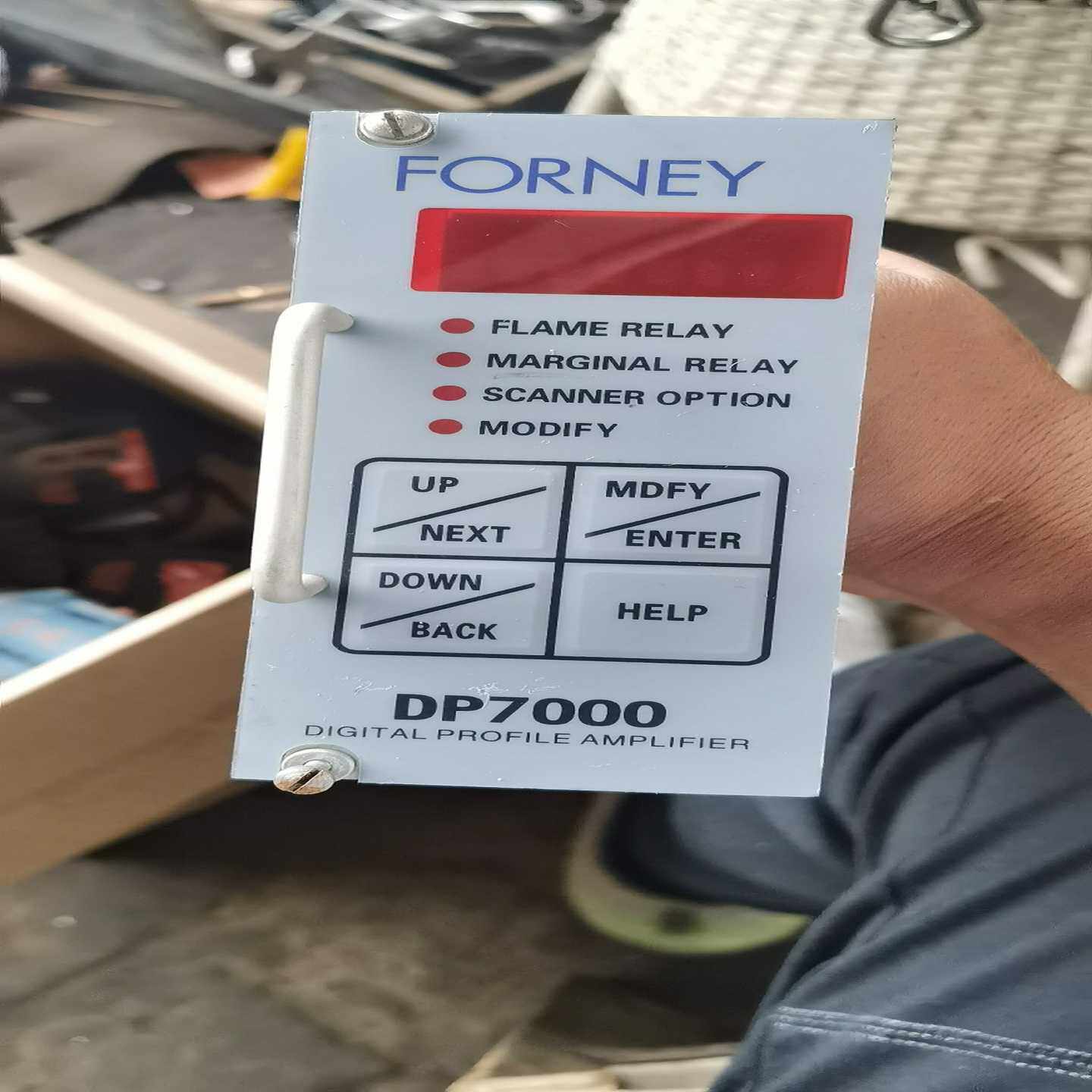 FORNEY福尼火焰检测器，三块，一块插头处破裂，打包处理，~