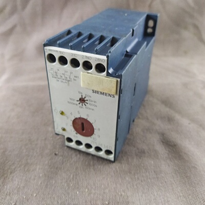 Siemens 7PU41402QN20 200240 VAC