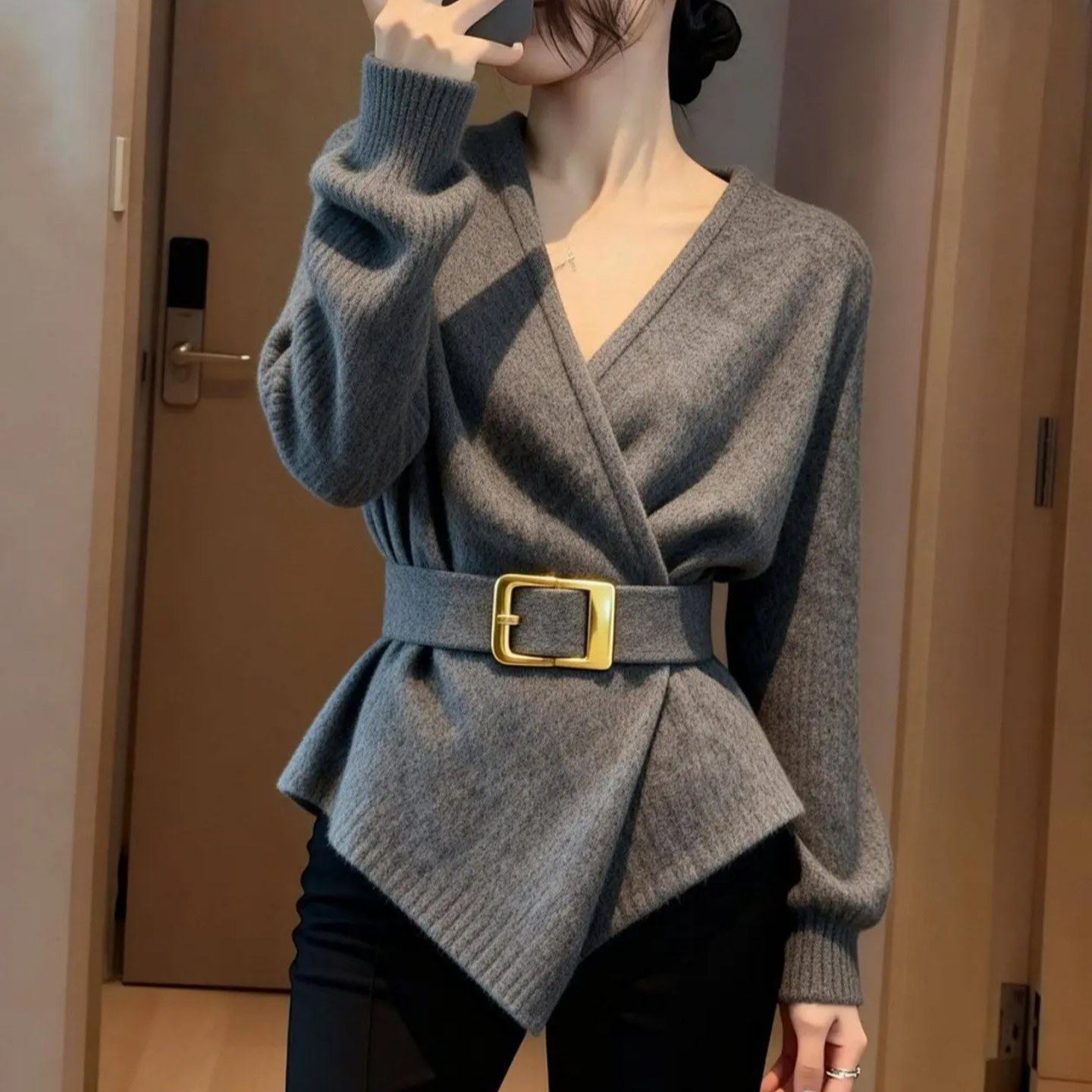 灰色V领不规则下摆毛衣女2026春秋新款绑带收腰针织衫轻奢风上衣