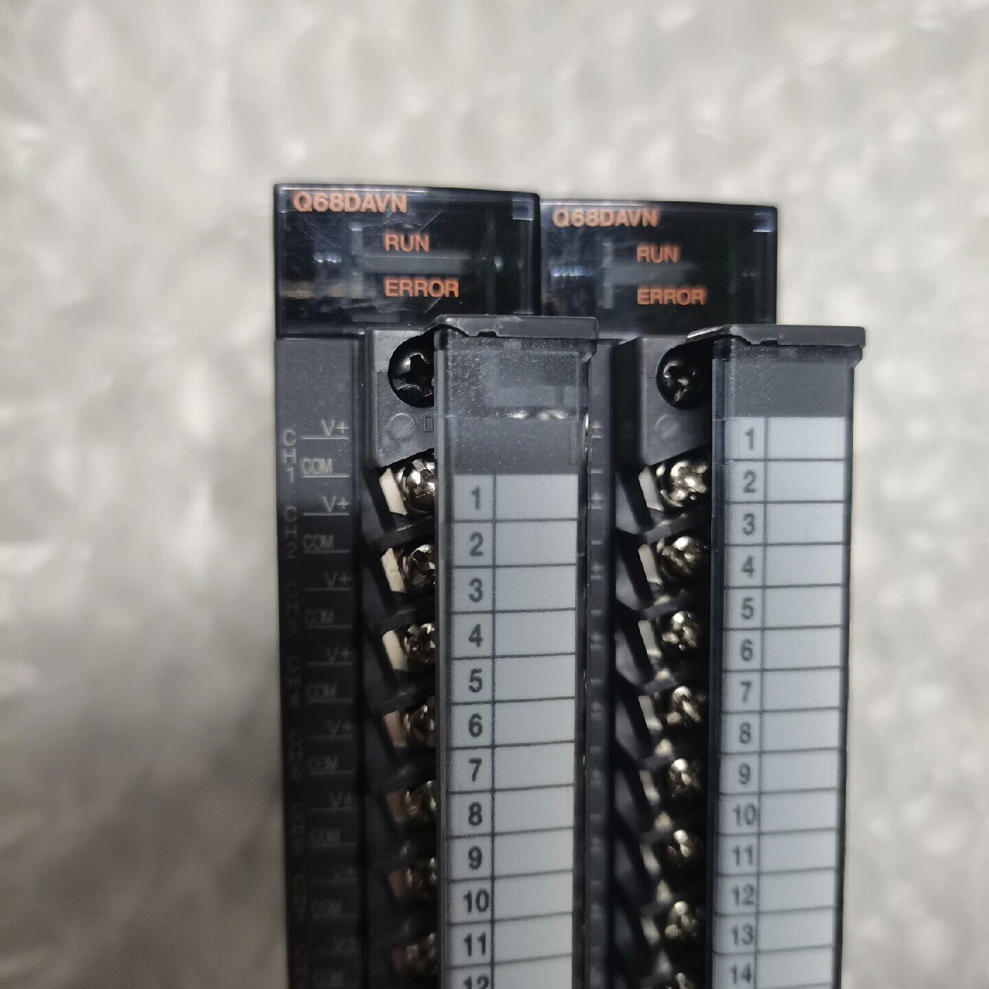 议价Q68DAVN8通道模拟量输模块有2个实物图议价