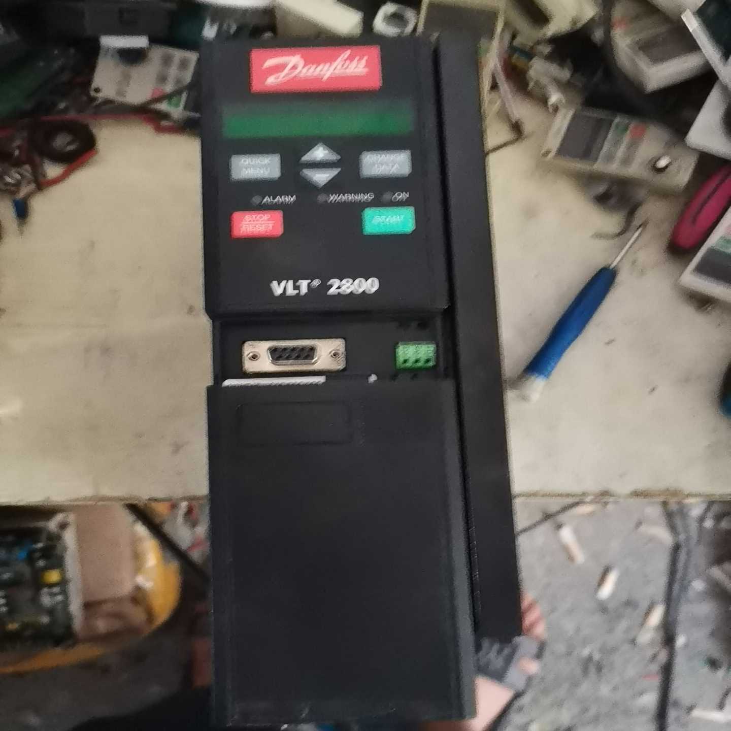 丹佛斯2840实物图拍摄VLT2840PT4B20S~询价