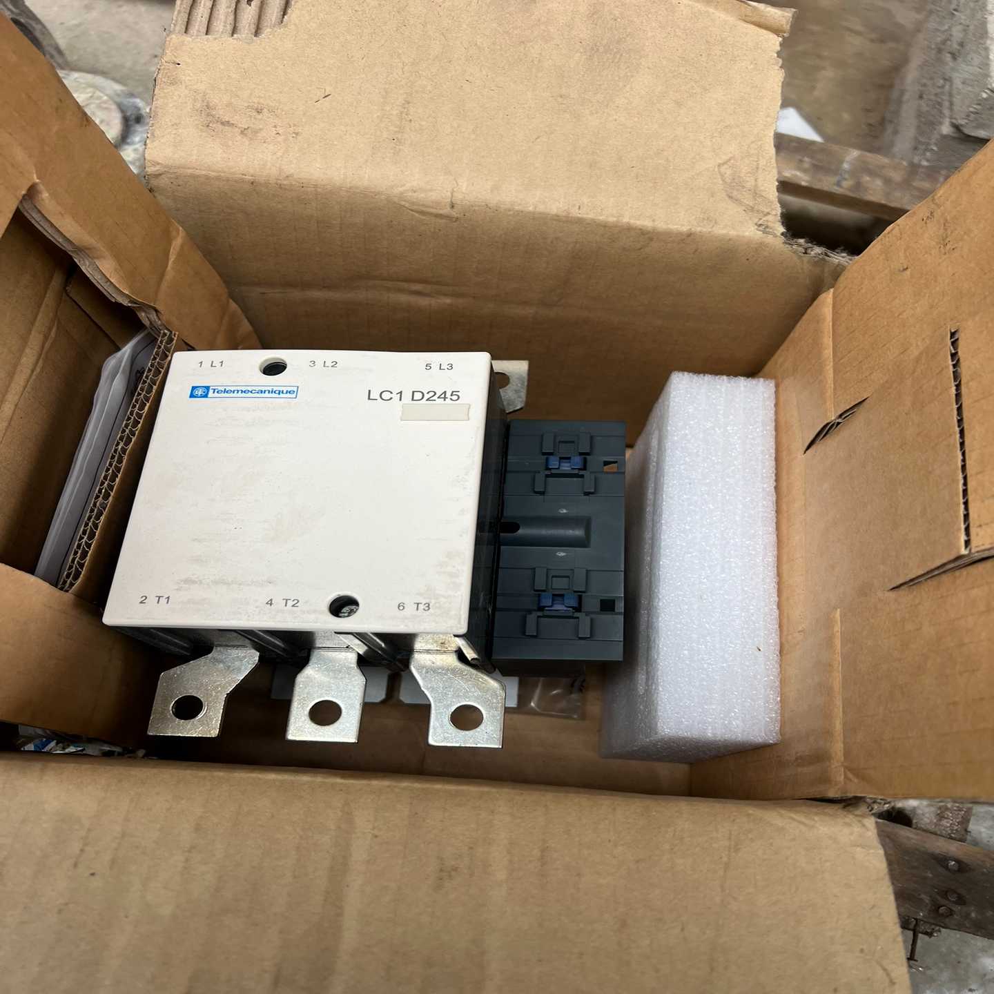 接触器LC1D245的，带包装，实物拍询价