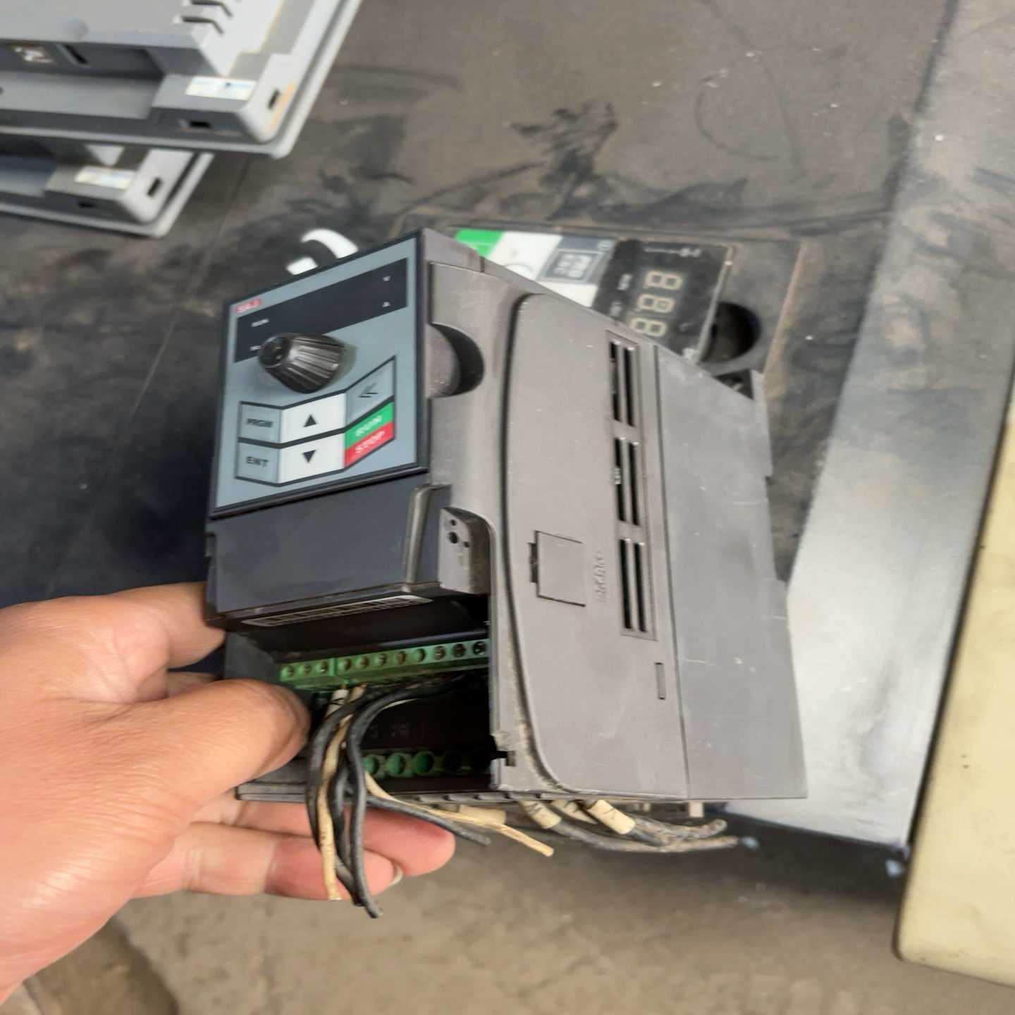 三晶变频器075kw220v三晶ATV13-2SR75GH议价商品