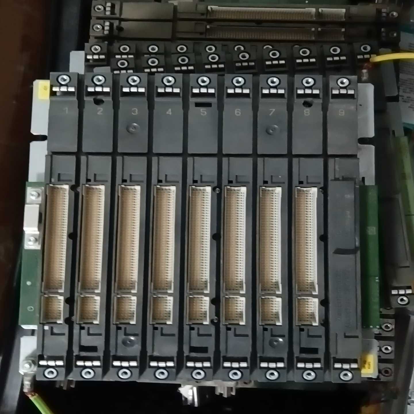 西门子S7-4009槽底板，型号6ES7400-1JA01--议价商品