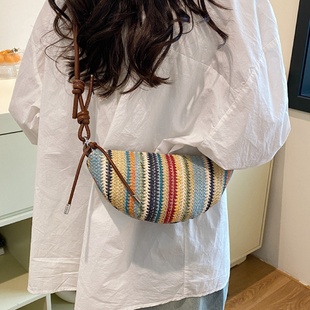 彩虹编织小包包女夏2025新款 草编包流行百搭单肩斜挎牛角包沙滩包