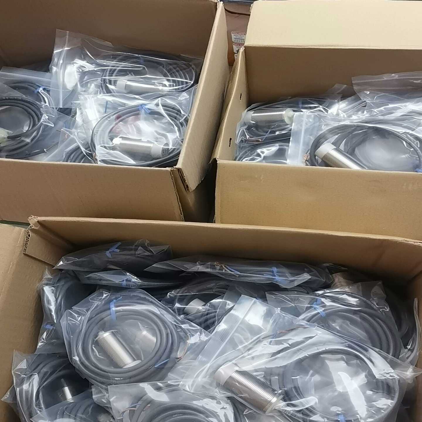 议价欧姆龙传感器欧姆龙接近开关OMRONE2E2-X18MC