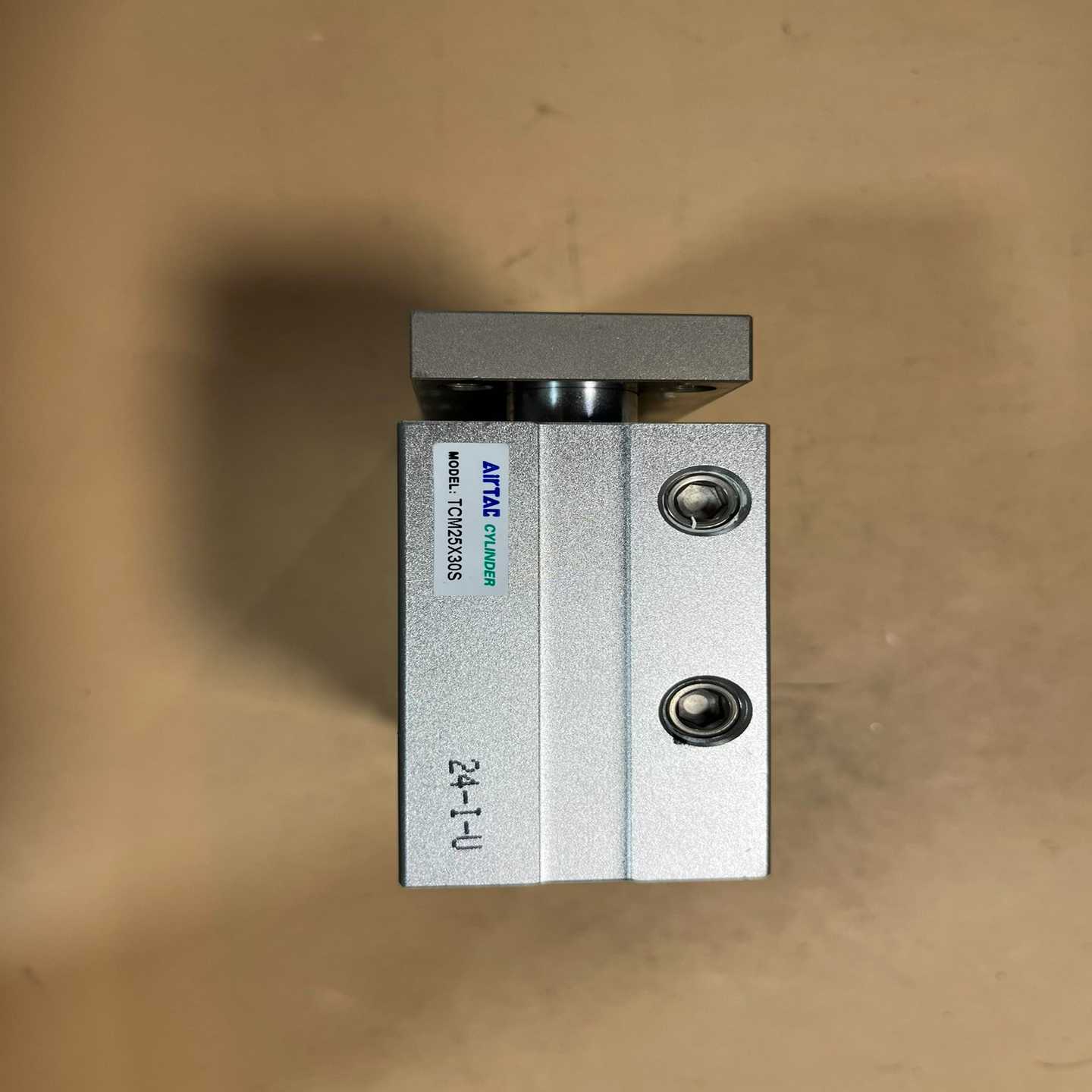 亚德客气缸TCM25X30S，全新正品，议价哦！这款气缸质量--议价商
