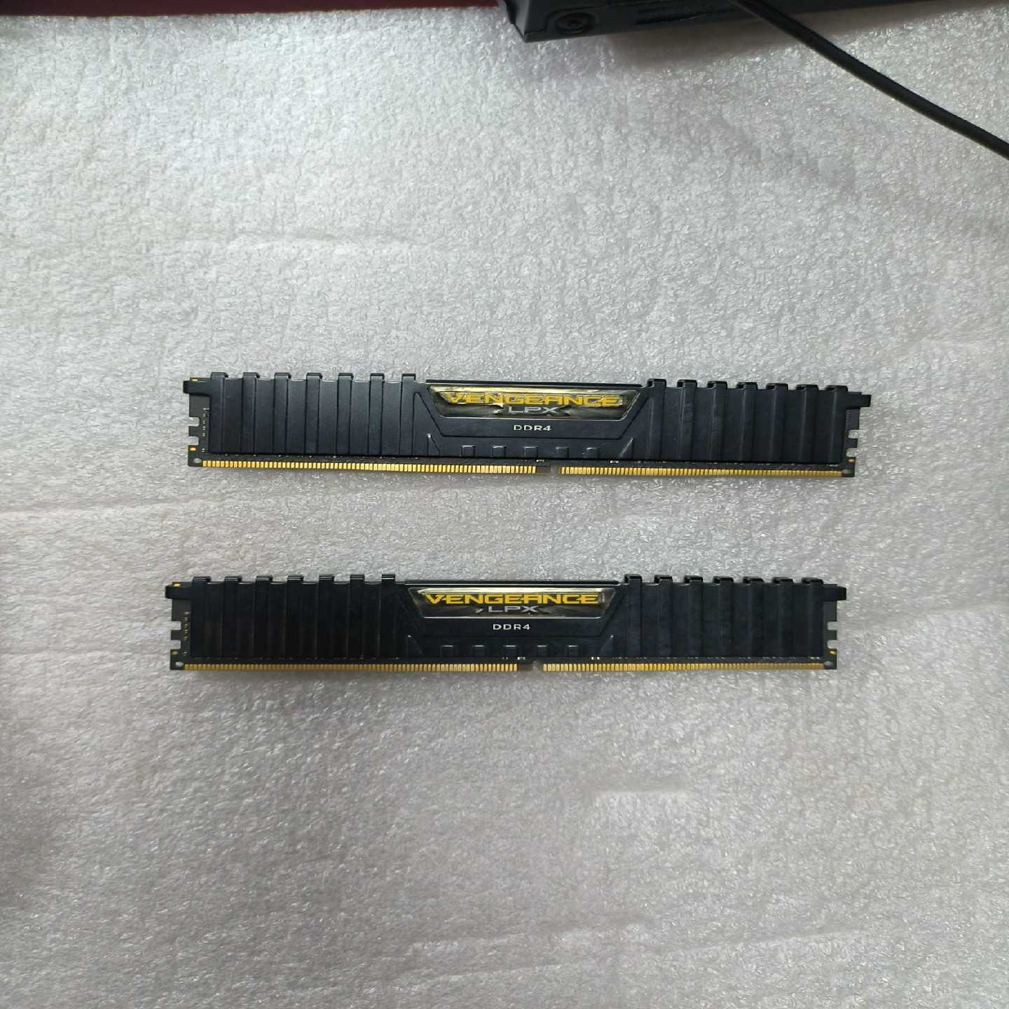 议价海盗船DDR4300016GM内存条,拆机2条,是20现货/维修