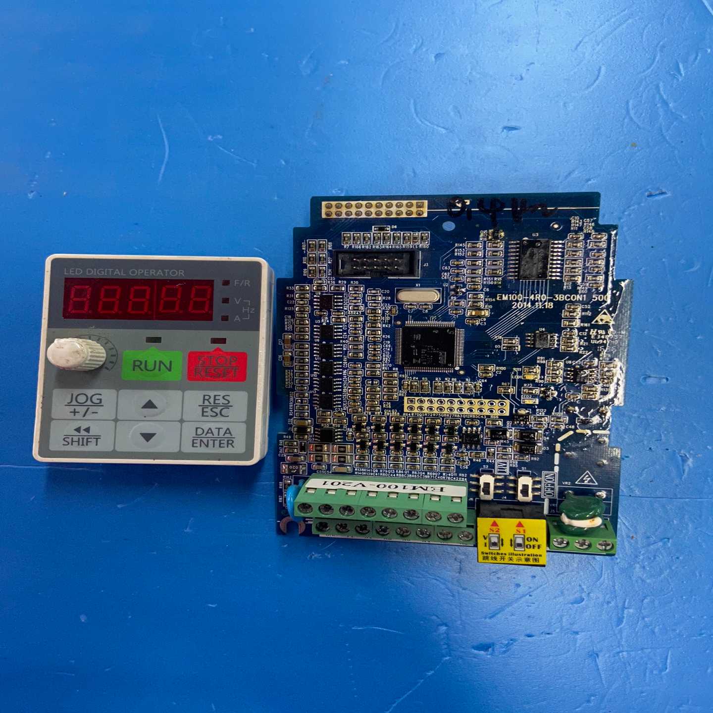 EM100-4R0-3BCON1 正弦变频器EM100主板+~询价