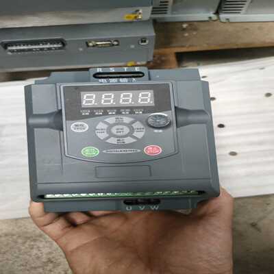 RLP-1.5KW变频器一台，成色可以，功能，详情见图，询价