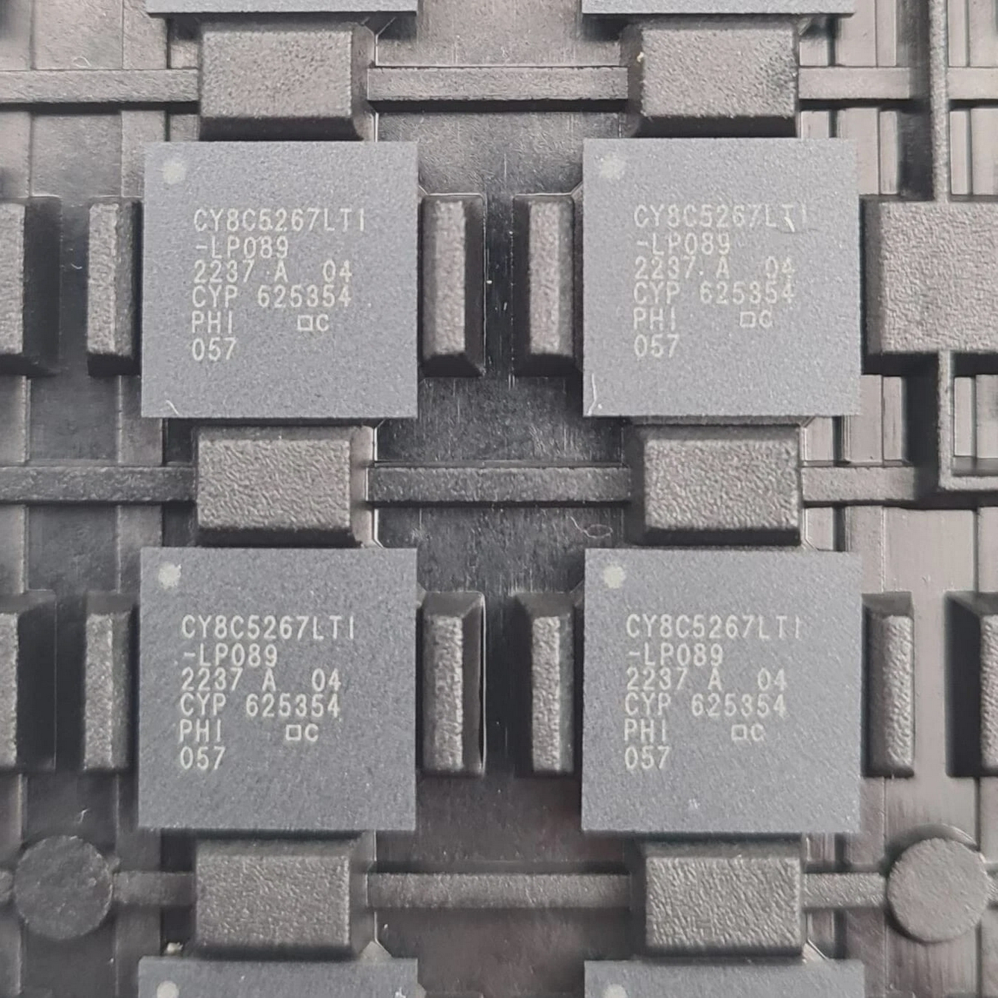 [批量4件]CY8C5267LTI-LP089英飞凌TechICMCU32位128KB