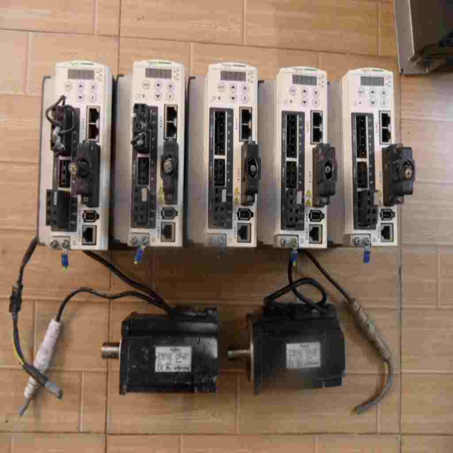 伺服电机BCH0802O12A1C 驱动器LXM23A~询价