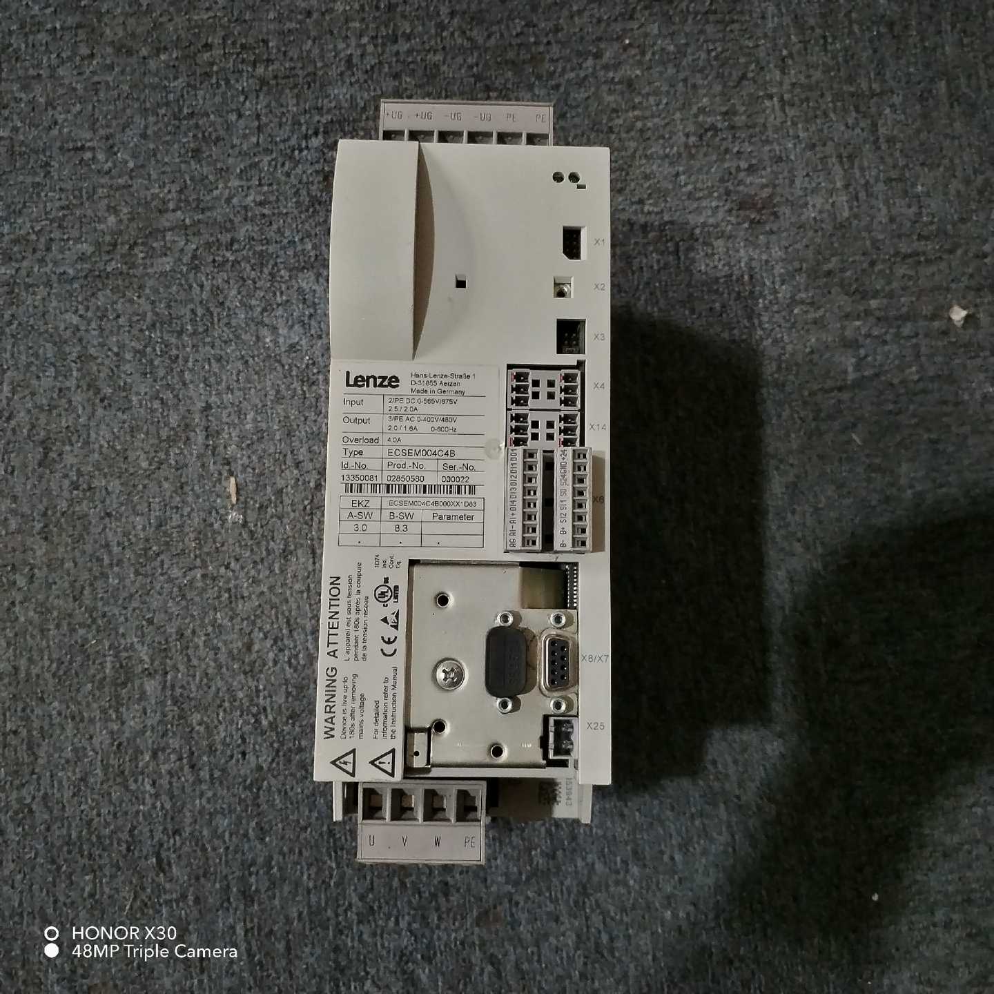 伦茨伺服驱动器Lenze放大器ECSEM004C4BEC--议价商品