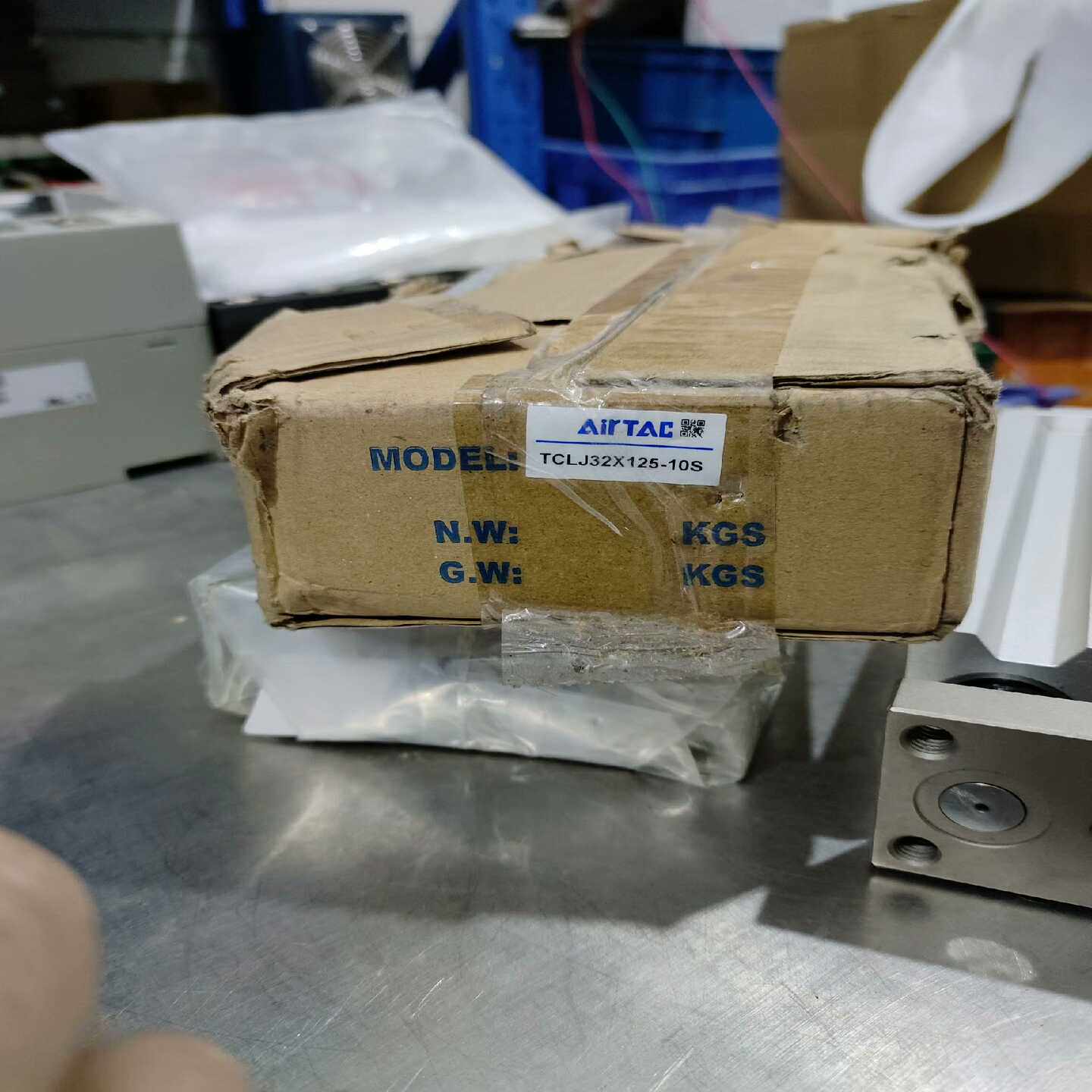 亚德克三轴可调行程气缸TCLJ32x125-10S，全新无--议价商品