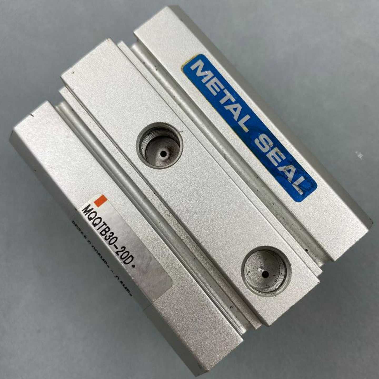 日本现货销售SMC低摩擦薄型气缸uMQQTB30-20D进口议