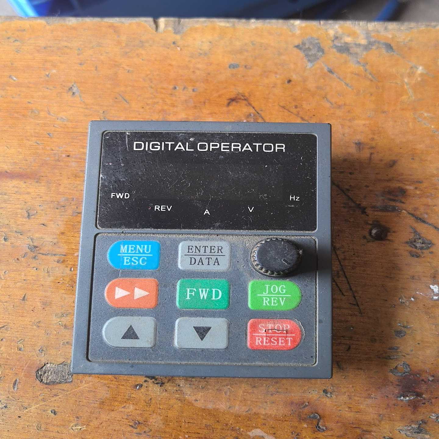 源信YX3000变频器面板，八成新，。后面带双面胶，询价