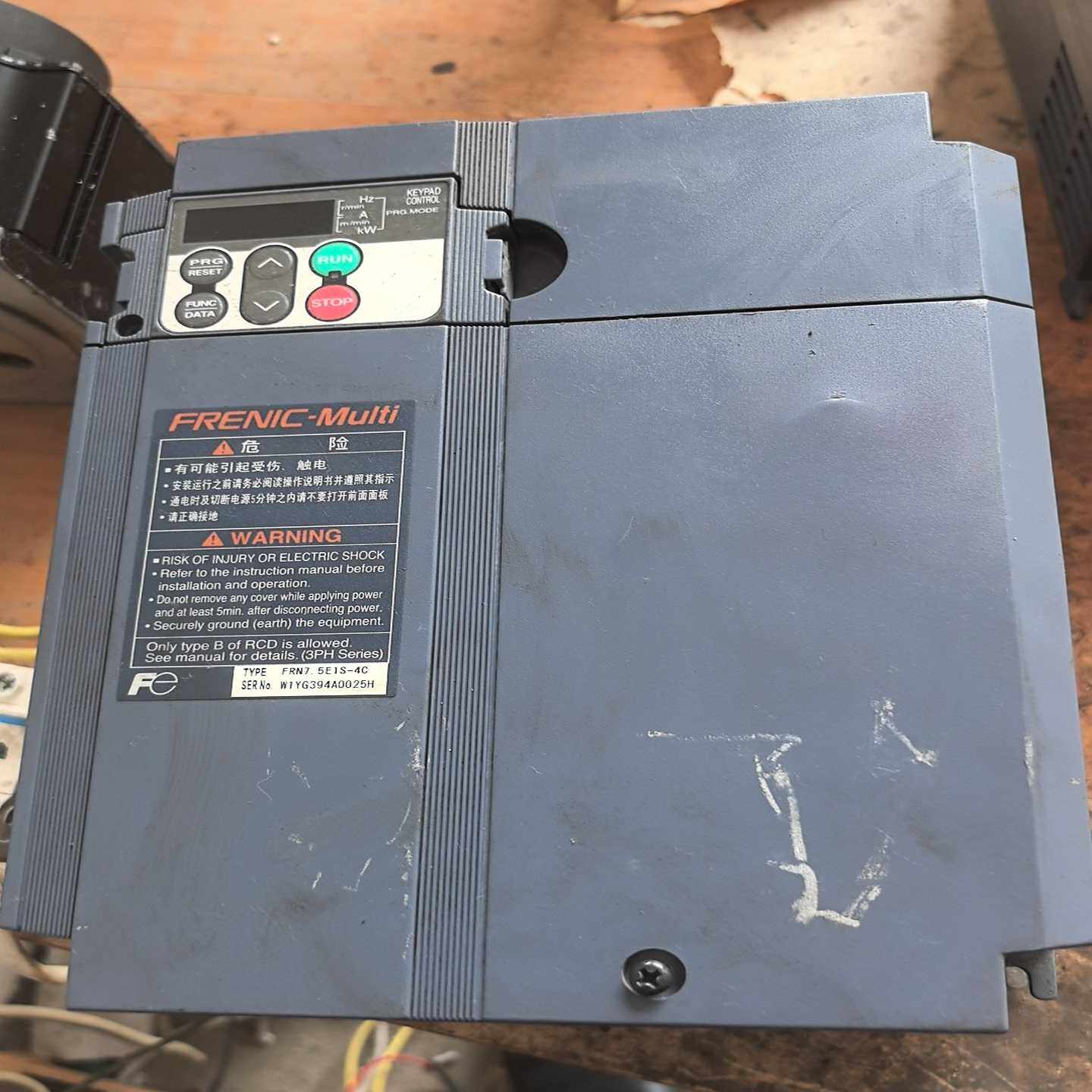 变频器FRN5.5E1S-4C，5.5KW功率，380V