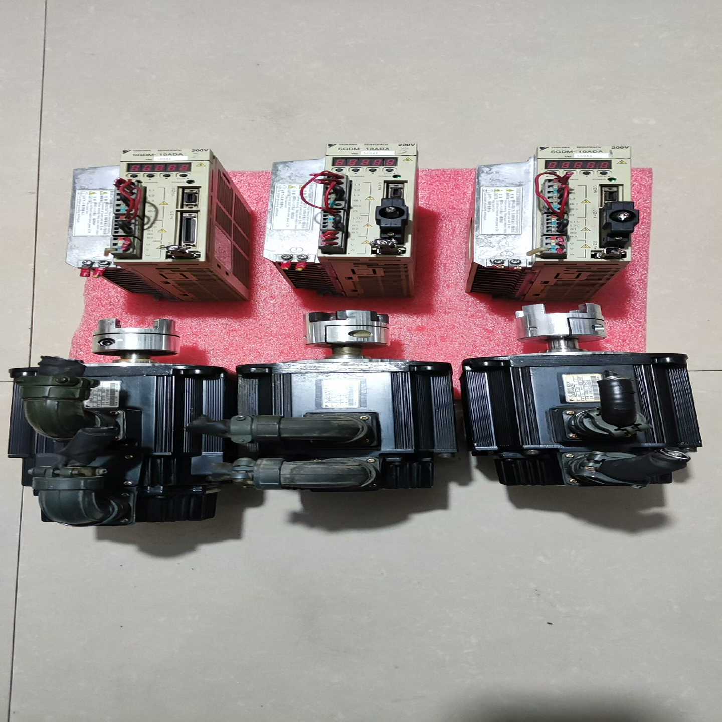 询价安川驱动器＋电机整套的    SGDM-10ADA~可接维修