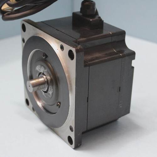 Yaskawa Ac Servo Motor SGMP08A3TE21 750W1PCSUsedFree Expedit