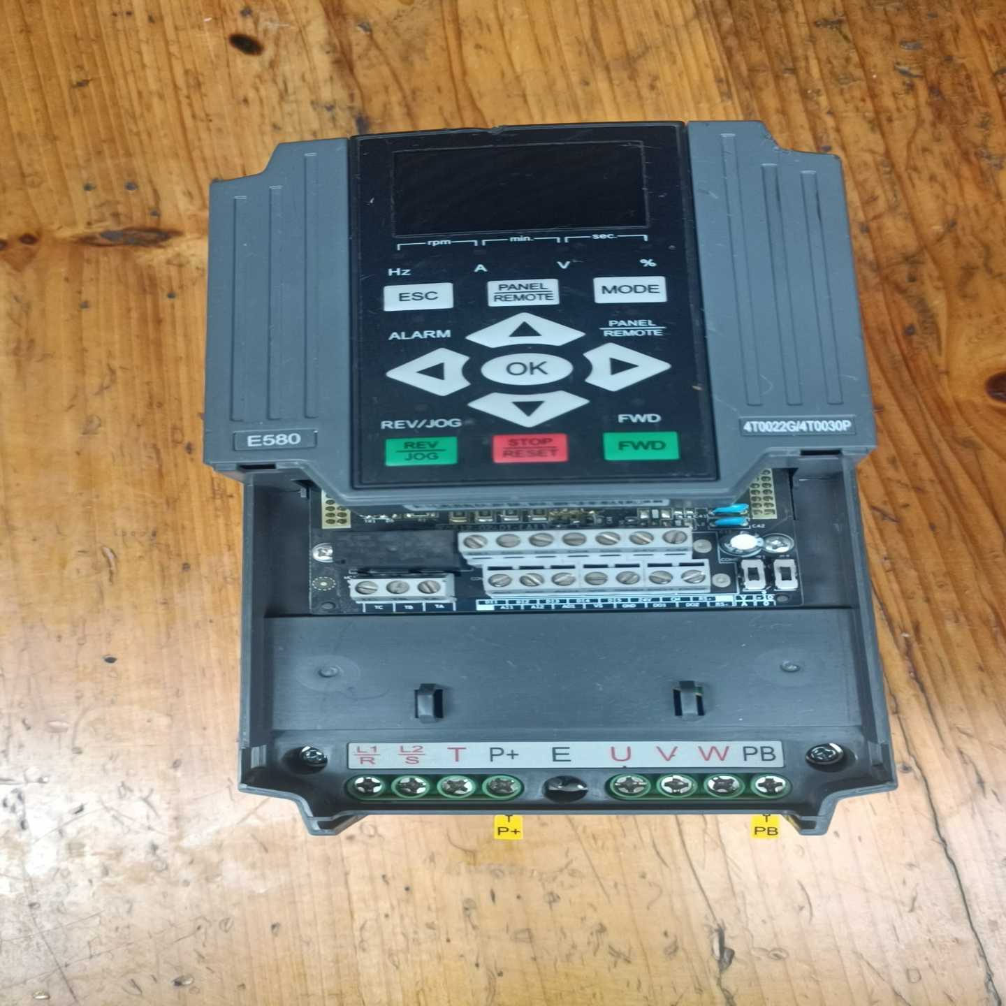 咨询-四方变频器三相380V，，。有使用痕迹但
