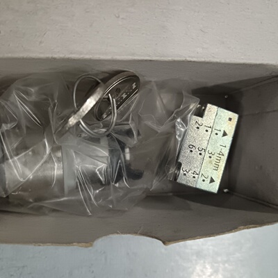 议价西门子钥匙开关3SB3 500-4DD01 全新带包装数量三