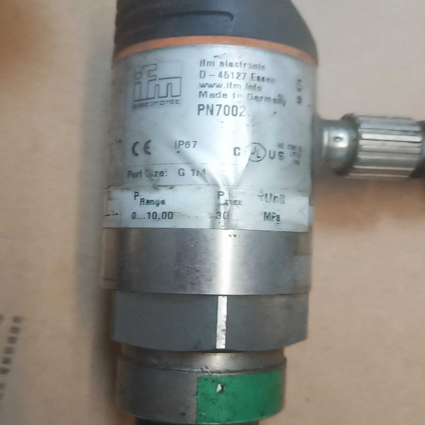 ifm带显示屏的压力传感器PN7002实（零零电子）