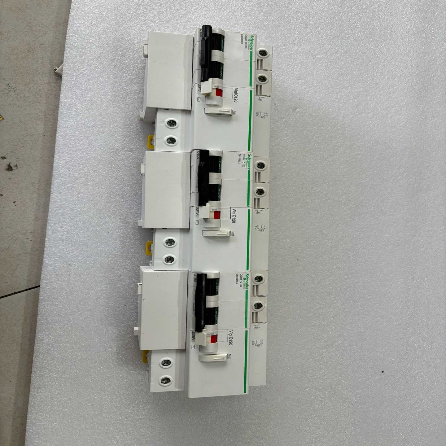 施耐德C120H系列2P100A漏电保护器，实物图片，成色不--议价商品